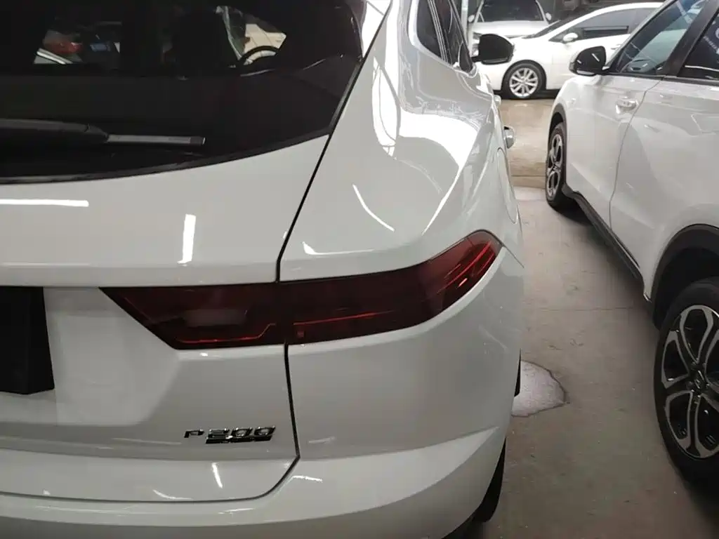 Jaguar E-PACE — миниатюра 8