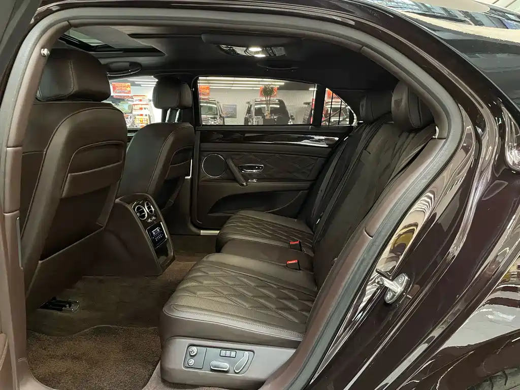 Bentley Flying Spur — миниатюра 9