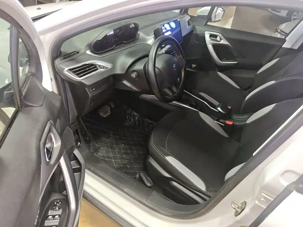 Peugeot 2008 — миниатюра 16