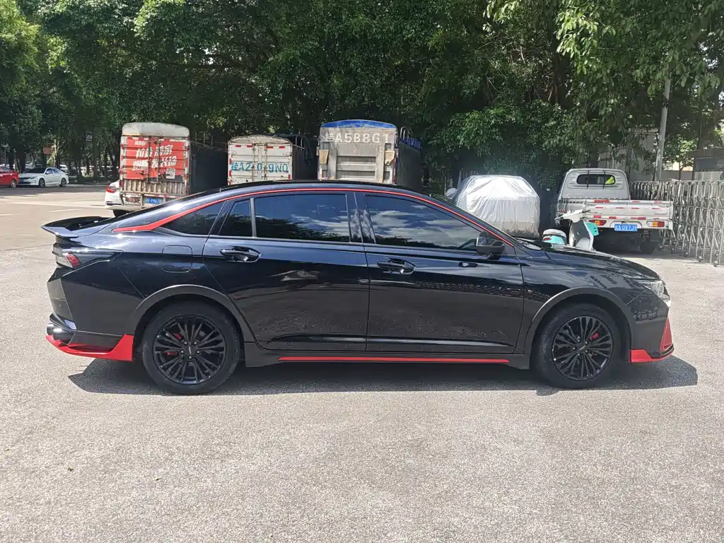 DONGFENG YI HYUN MAX