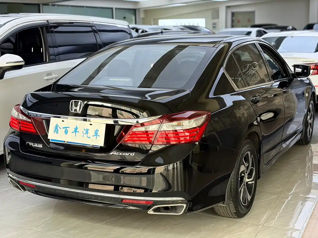 Honda Accord — миниатюра 8