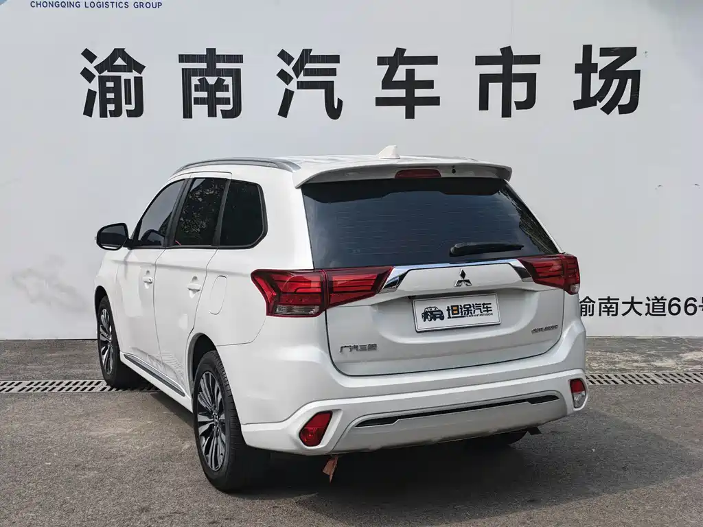 Mitsubishi Outlander - фото 25