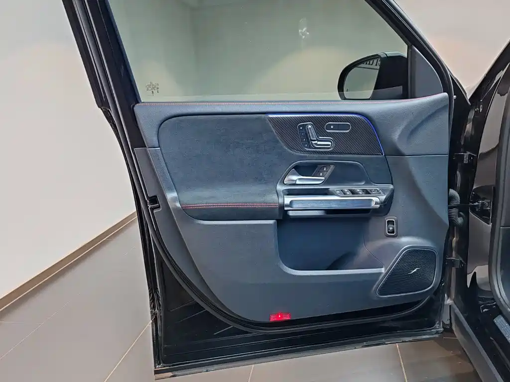 Mercedes-Benz GLB AMG — миниатюра 13