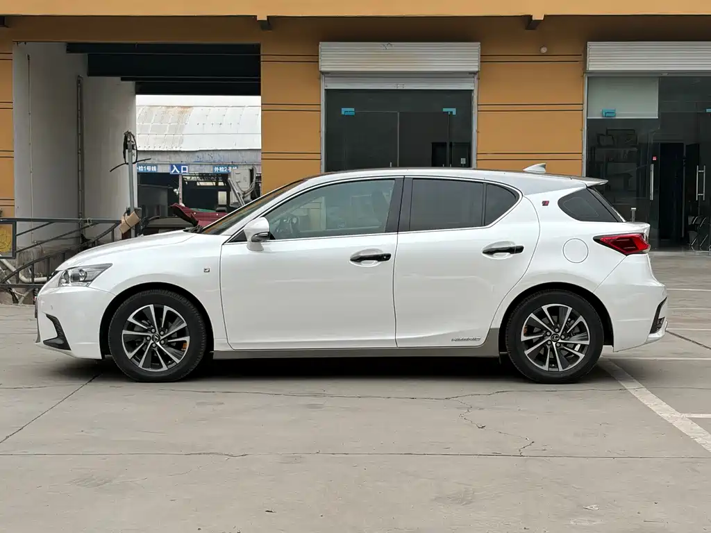 Lexus CT — миниатюра 15