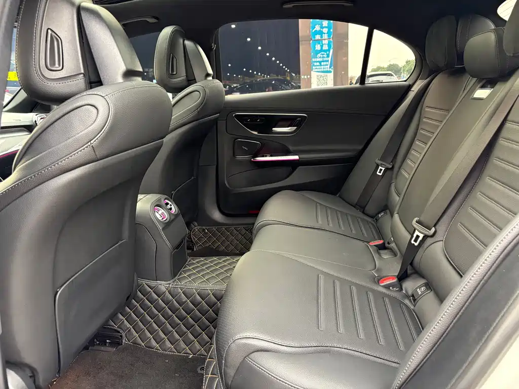 Mercedes-Benz C-Class — миниатюра 12