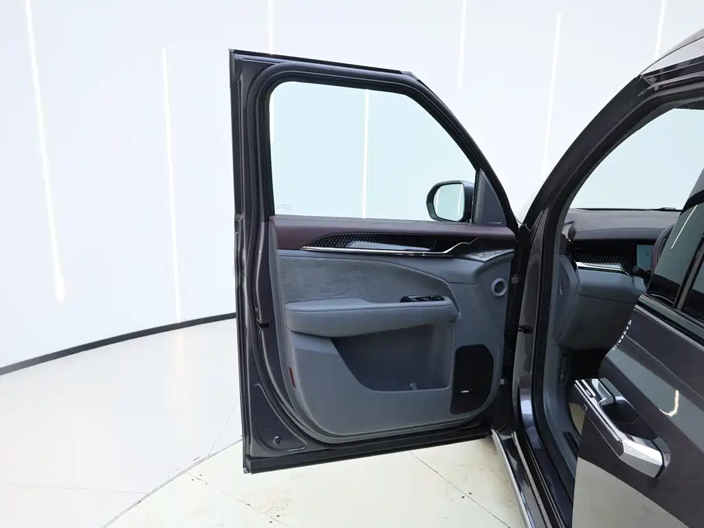 Zeekr 009 2024 мест 108kWh
