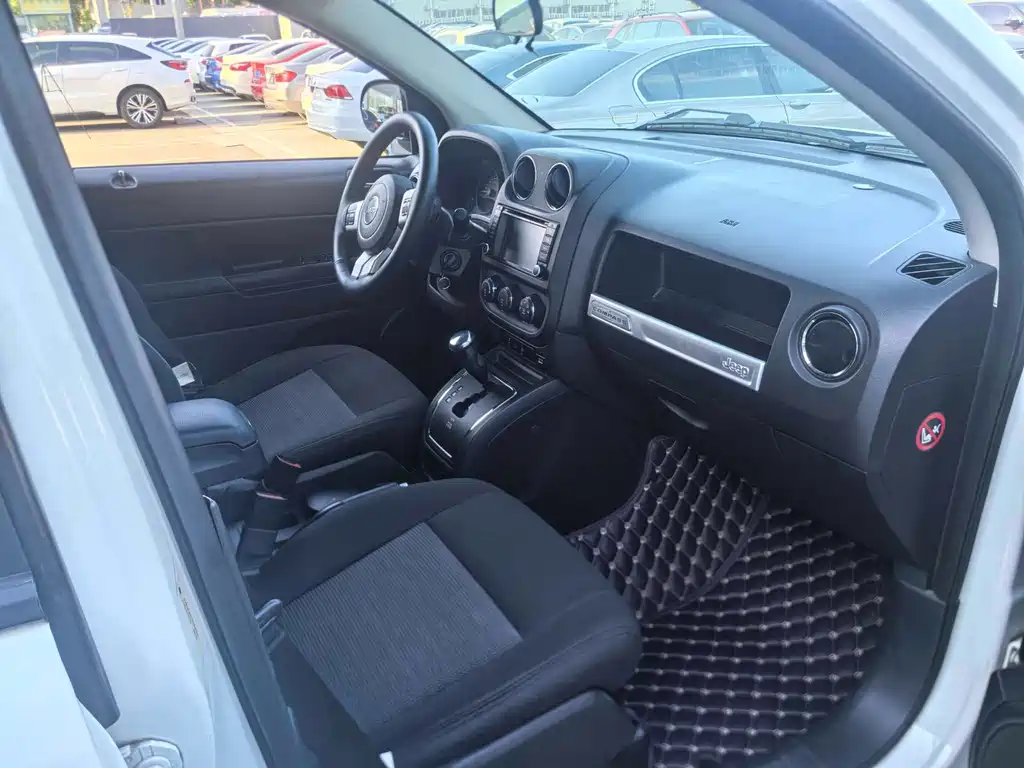 Jeep Compass (Import) — миниатюра 14