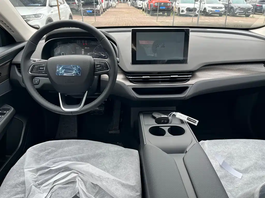 Hongqi E-QM5 2025 610km PLUS