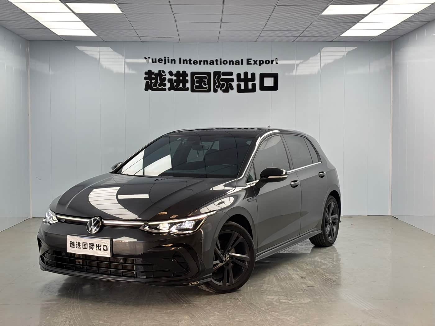 Volkswagen Golf 1.4 л 2023 г. Чёрный, пробег 19000 км
