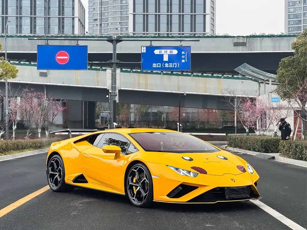 LAMBORGHINI HURACÁN