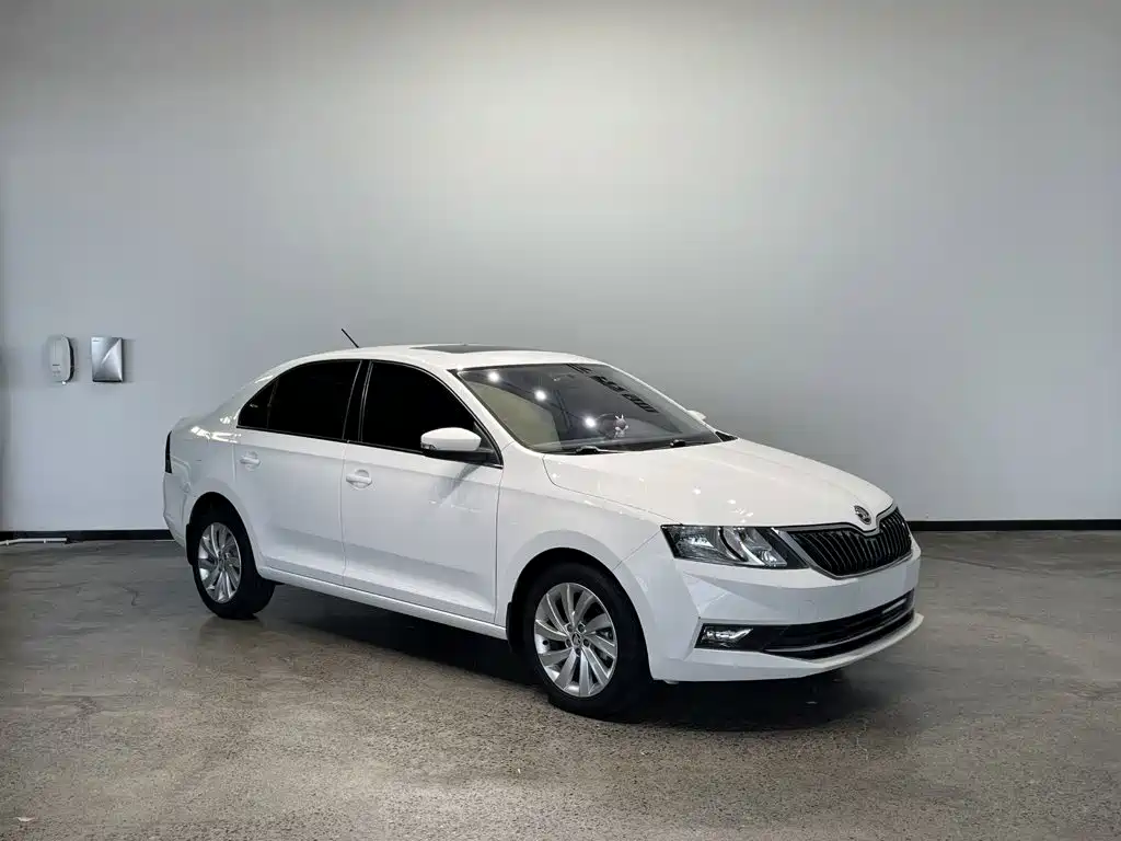 Skoda Rapid — миниатюра 4