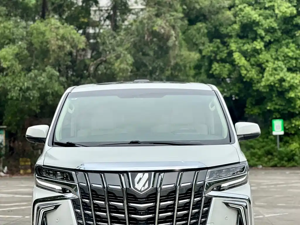 Toyota Alphard — миниатюра 3