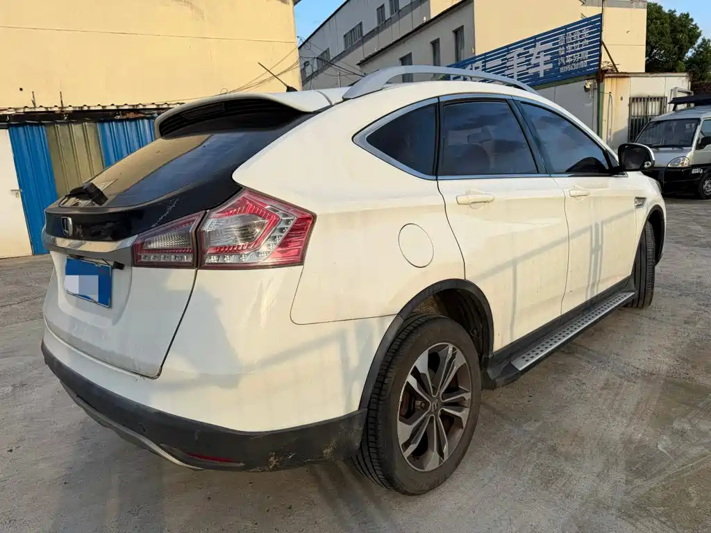 Luxgen U6 — миниатюра 7