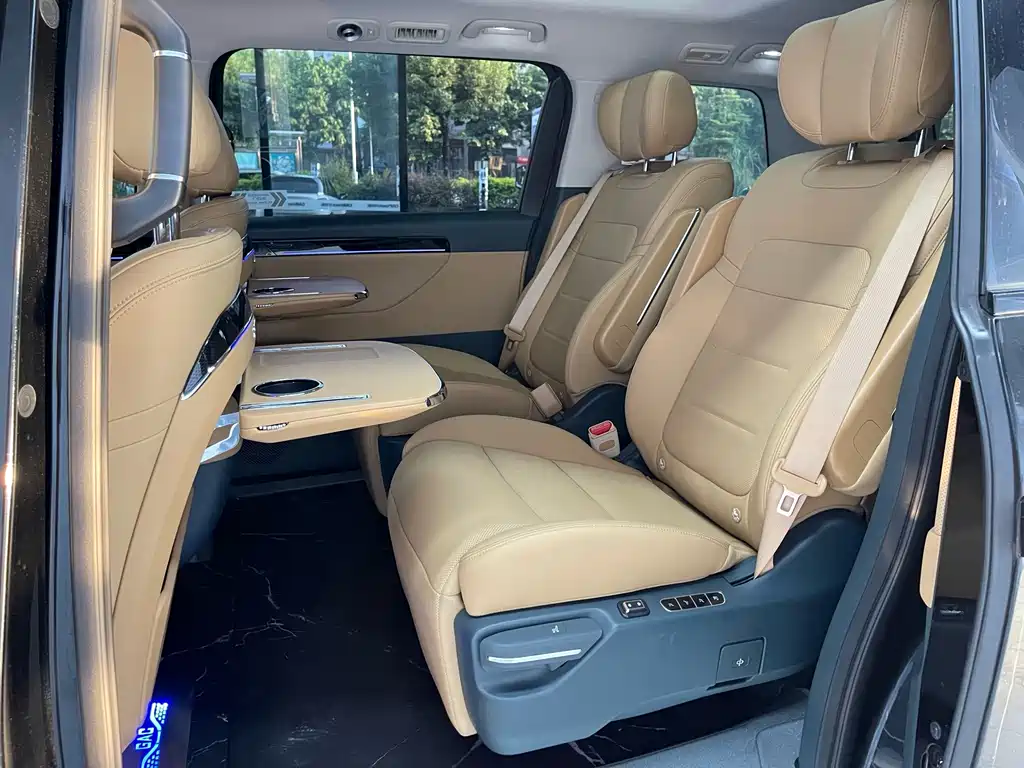 GAC Motor Trumpchi E8 PHEV — миниатюра 10