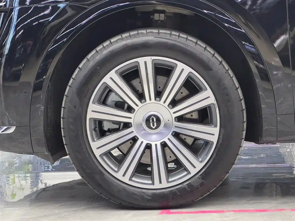 Aito M8 2025 Max+ 53.4kWh 5 мест (192 )