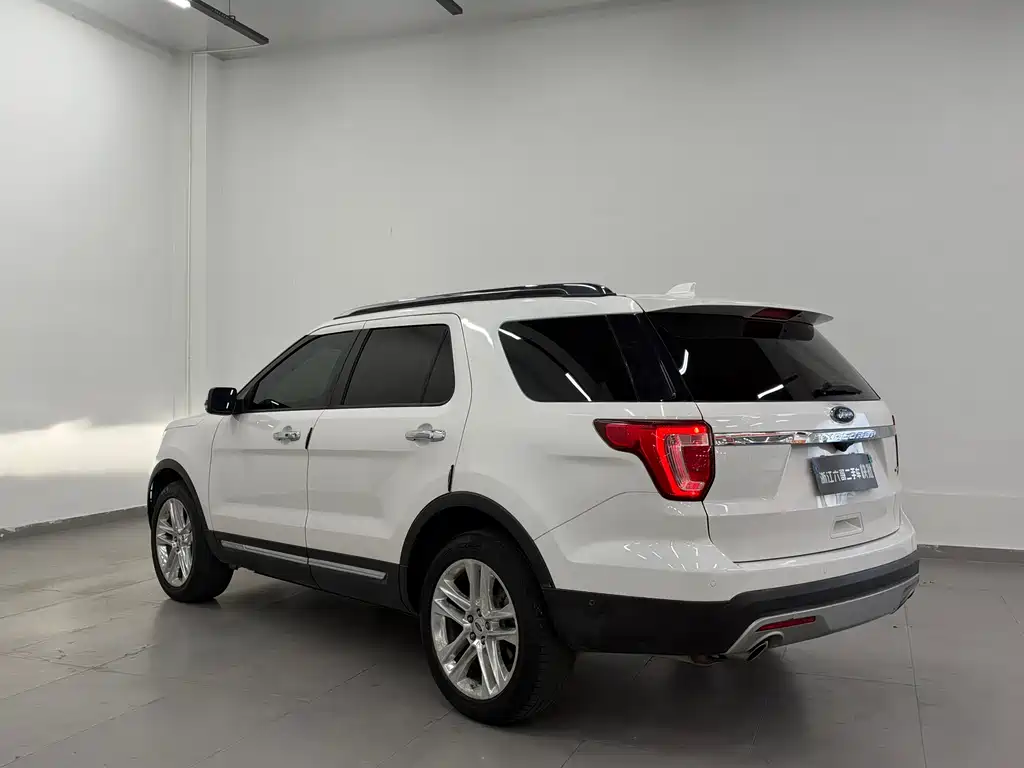 Ford Explorer (Import) — миниатюра 8