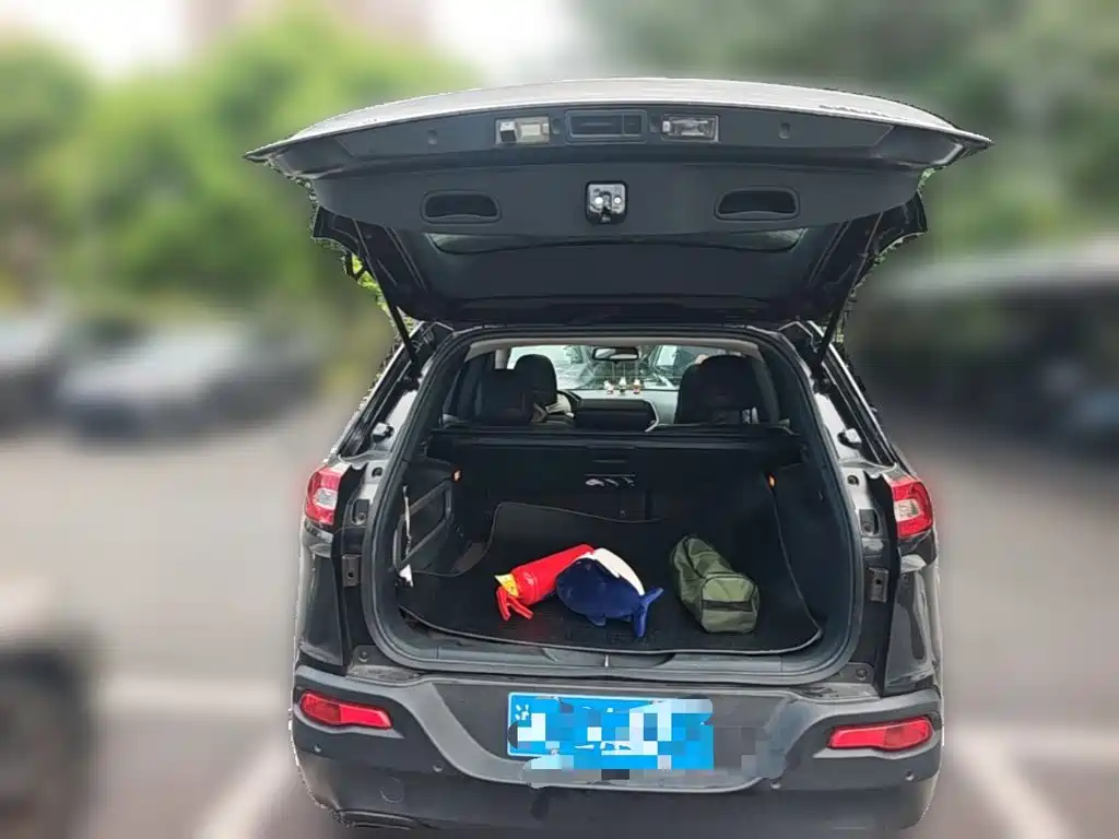 Jeep Cherokee — миниатюра 24