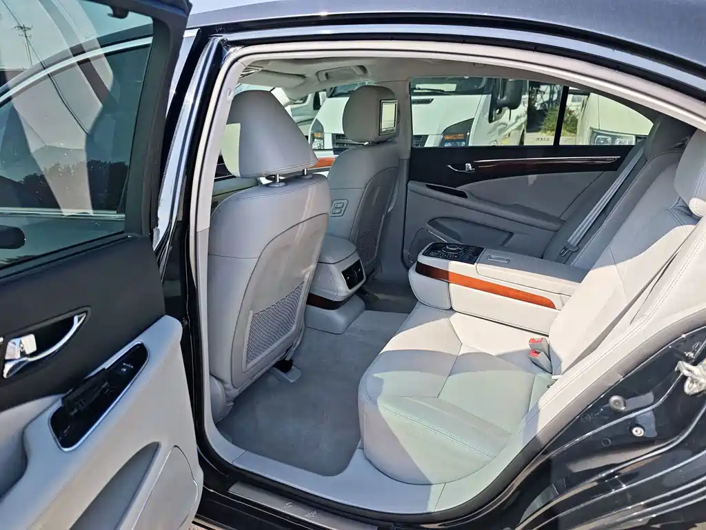 Hongqi Hongqi H7 — миниатюра 8