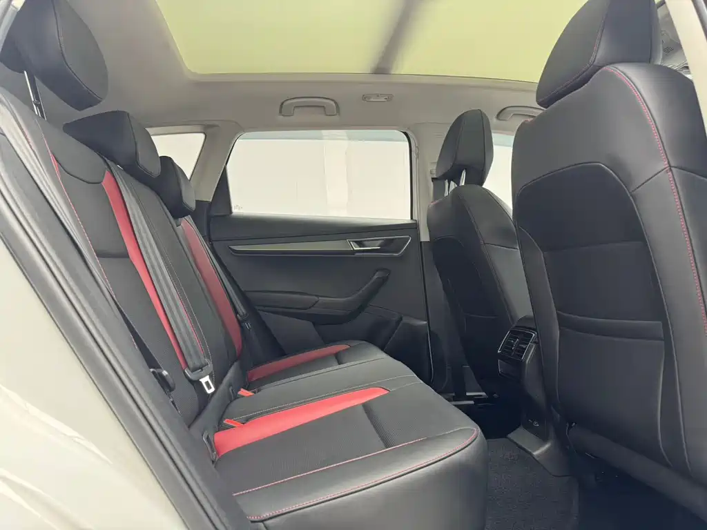 Skoda Karoq — миниатюра 12
