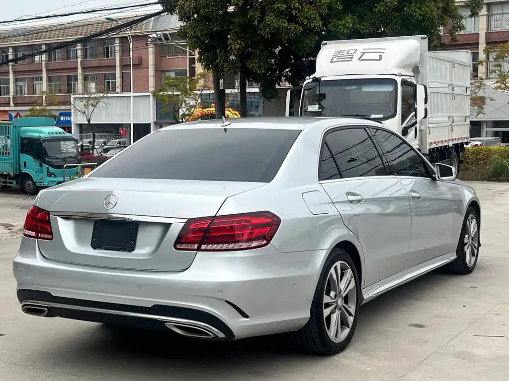 Mercedes-Benz E-Class — миниатюра 4
