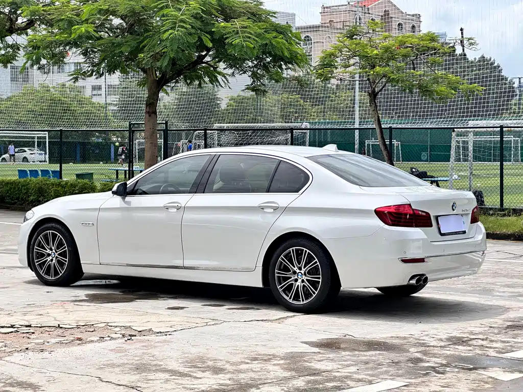 BMW 5 Series — миниатюра 4