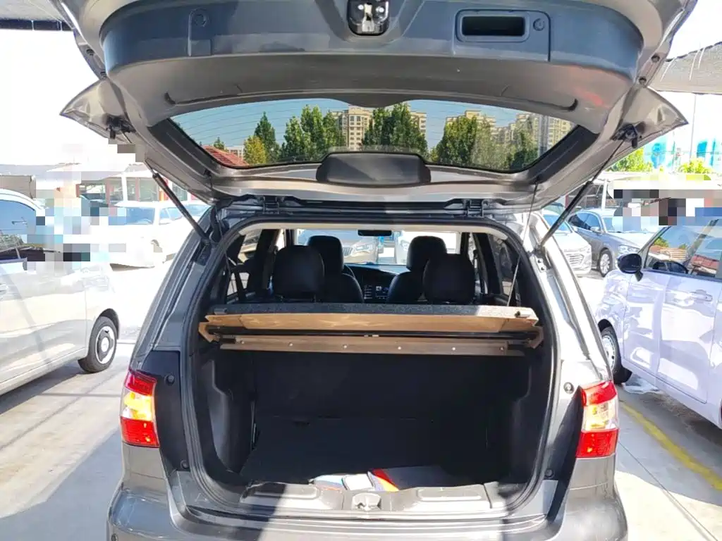 Nissan Livina — миниатюра 19