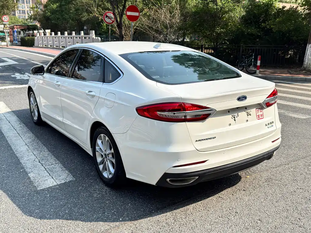 Ford Mondeo — миниатюра 6