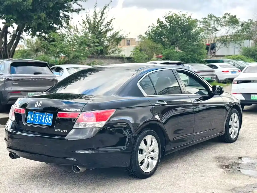 Honda Accord — миниатюра 9