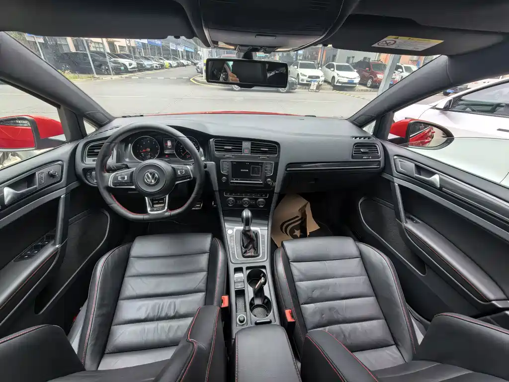 Volkswagen Golf GTI — миниатюра 12