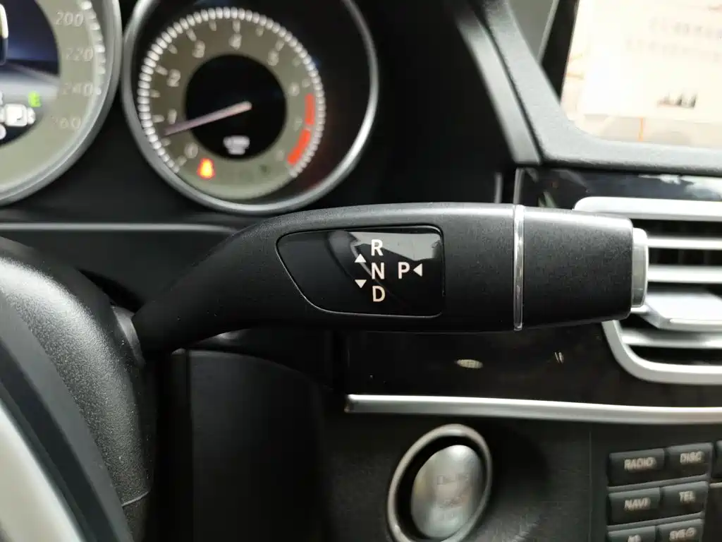 Mercedes-Benz E-Class — миниатюра 13