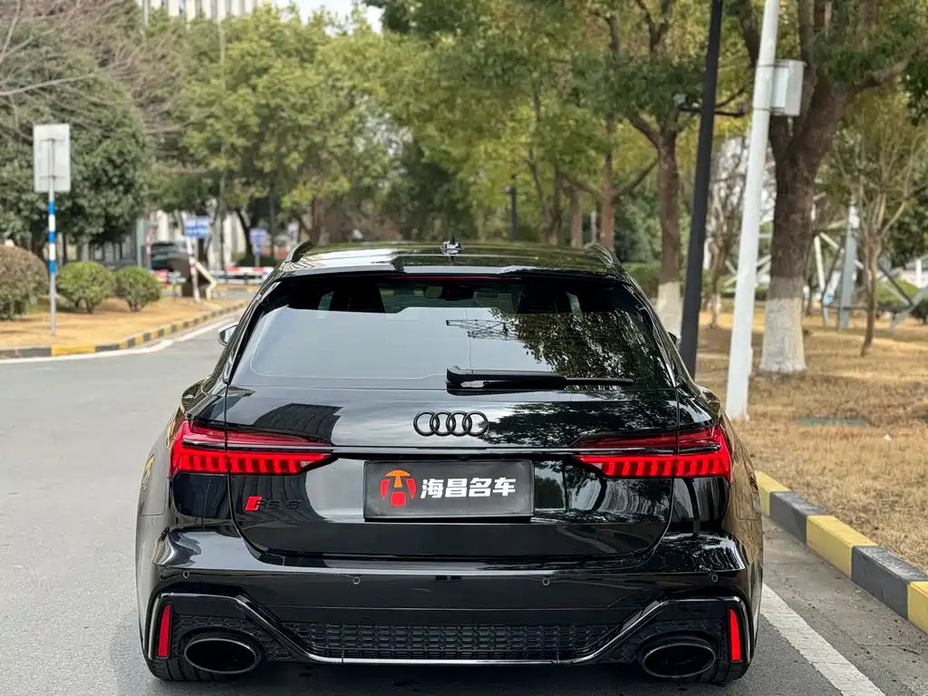 AUDI RS 6