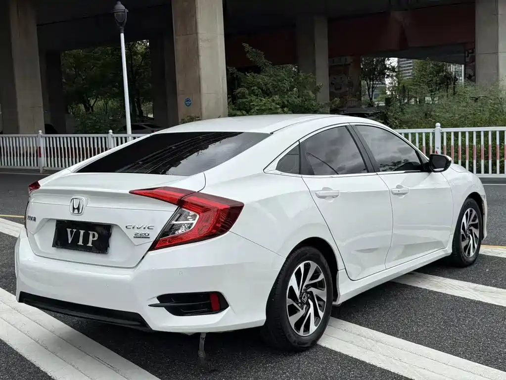 Honda Civic — миниатюра 12