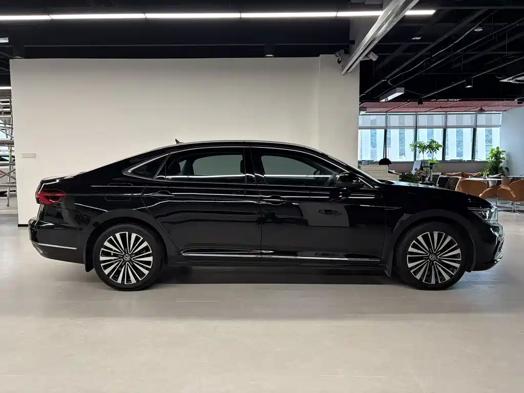 Volkswagen Passat 2021 330TSI Luxury