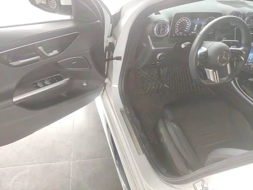 Mercedes-Benz C-Class — миниатюра 16