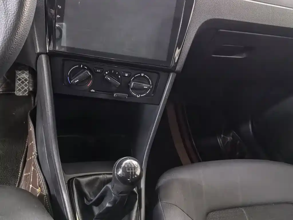 Volkswagen Santana — миниатюра 8
