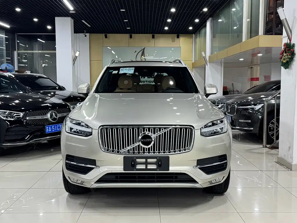 Volvo XC90 2018 T6 7 мест