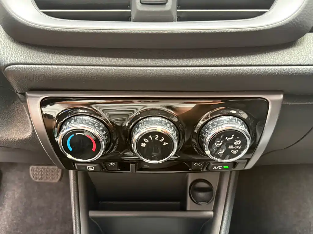 Toyota Yaris L - фото 13