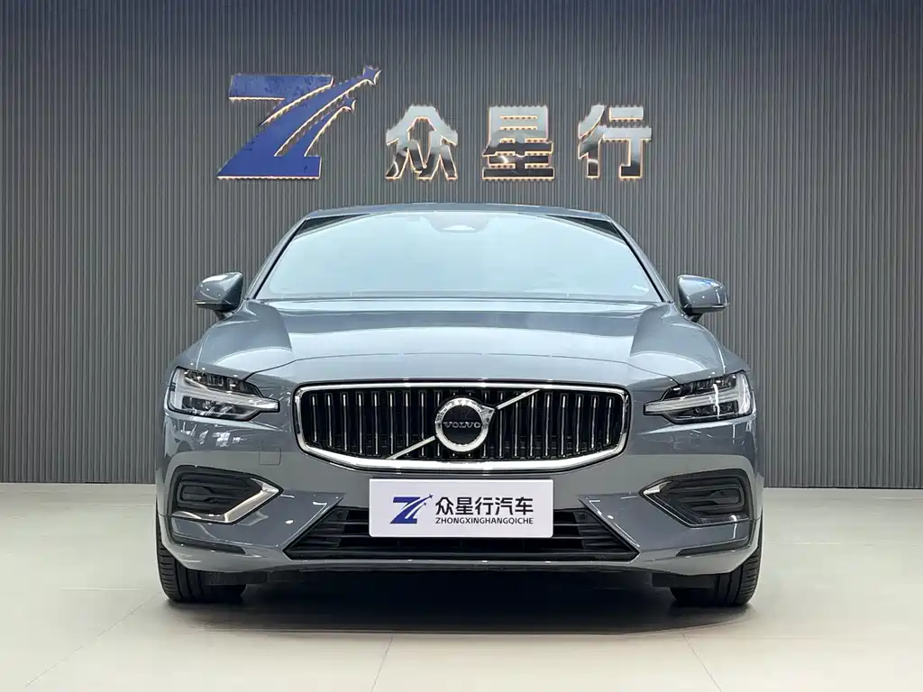 Volvo S60 2024 B4 Luxury