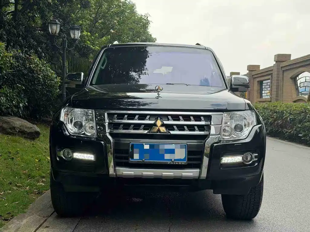 Mitsubishi Pajero (Import) — миниатюра 2