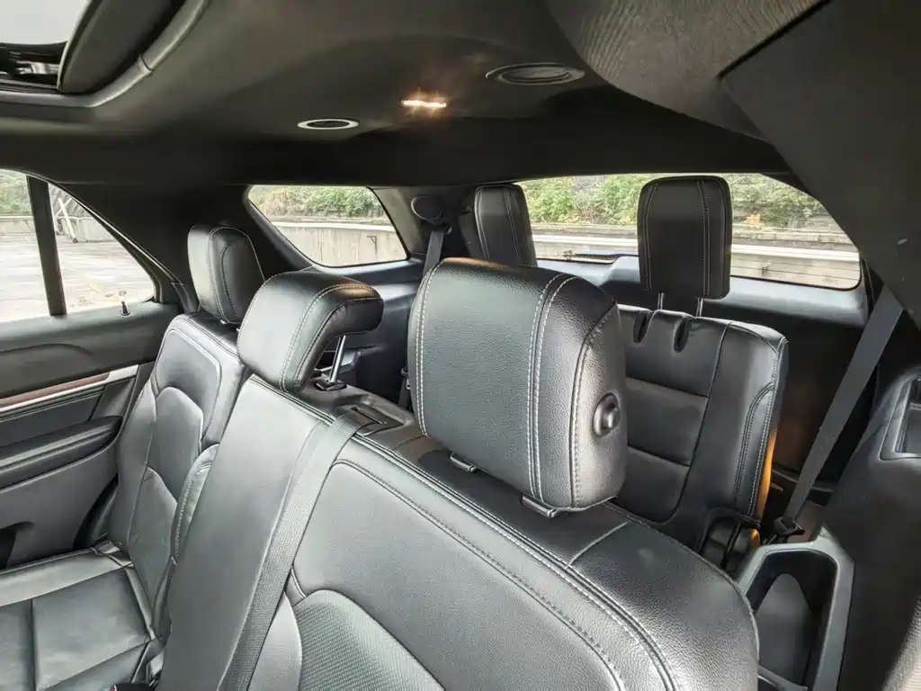 Ford Explorer (Import) — миниатюра 8