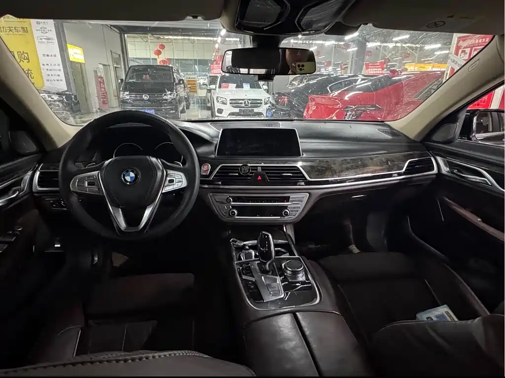 BMW 7 Series 7 2018 740Li Lead