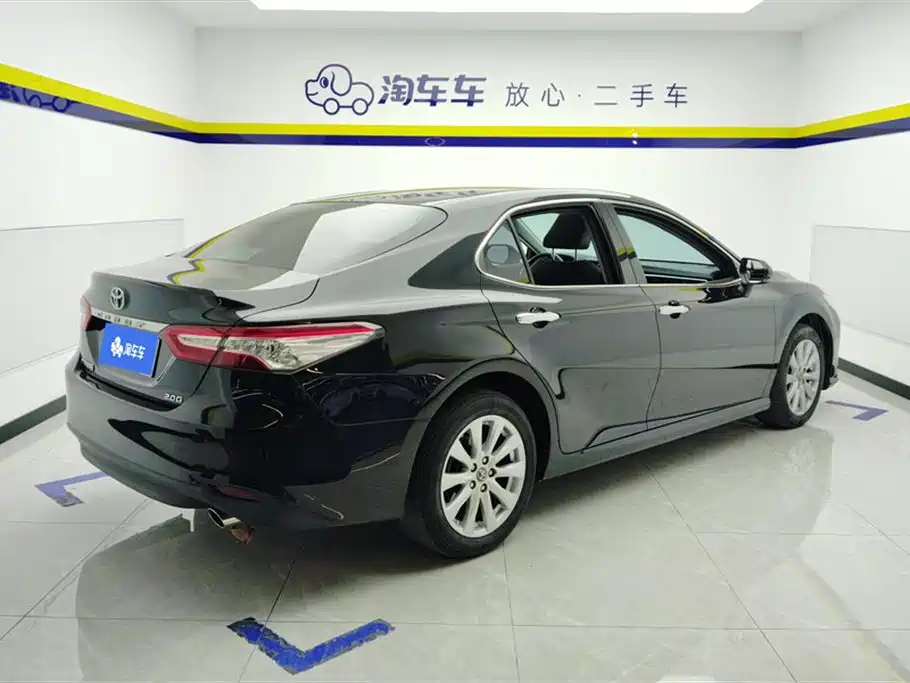 TOYOTA CAMRY