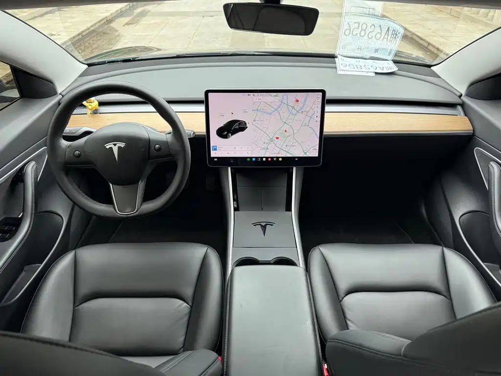 Tesla Model 3 — миниатюра 7