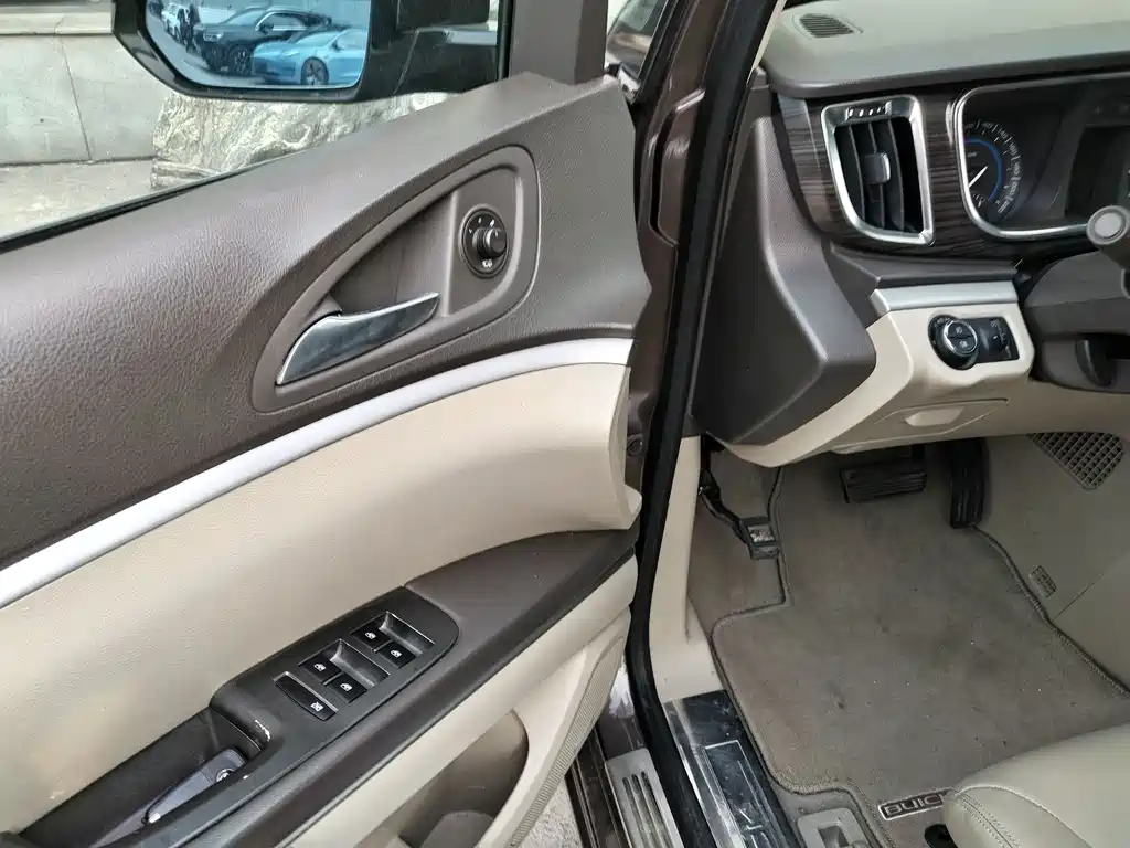 Buick GL8 — миниатюра 8
