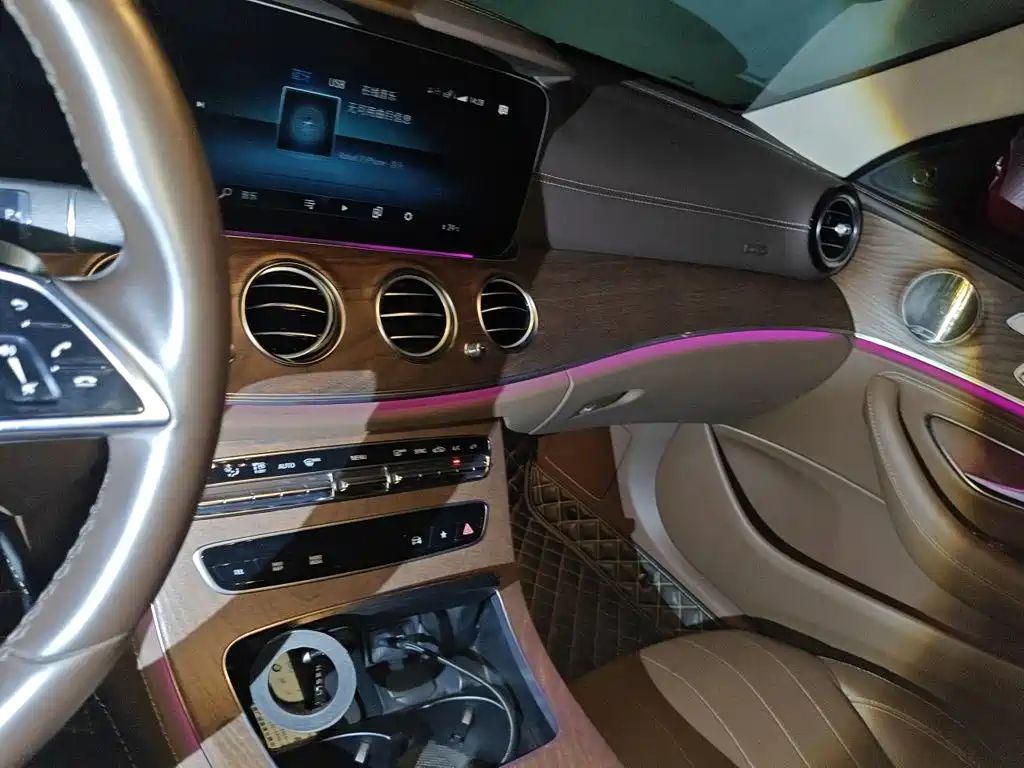 Mercedes-Benz E-Class — миниатюра 16