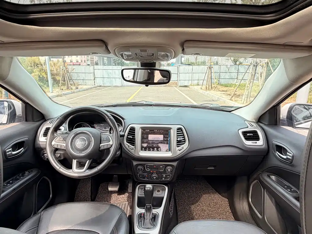 Jeep Compass — миниатюра 13