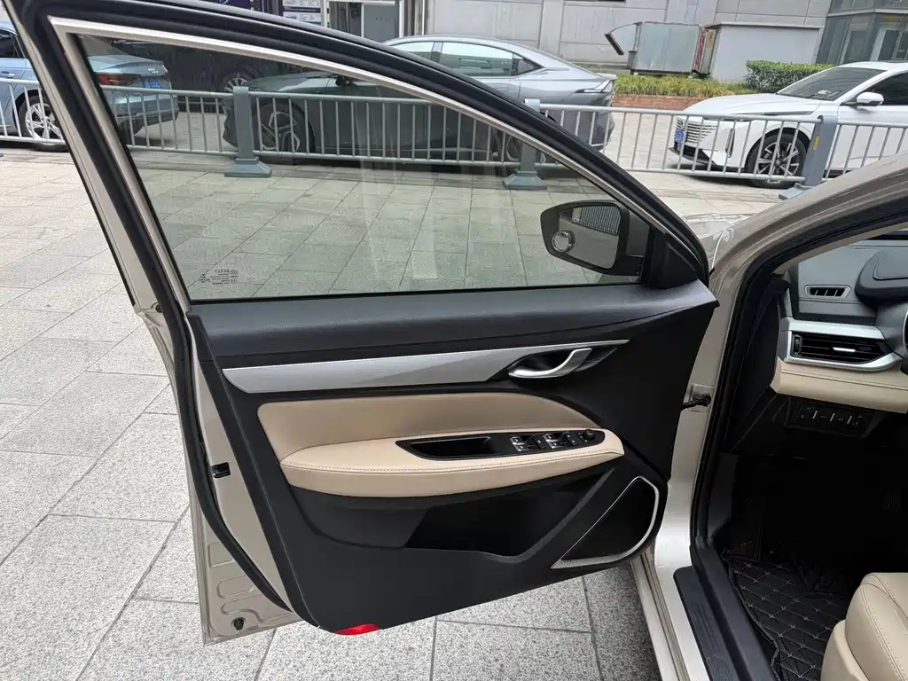 Geely Emgrand - фото 5