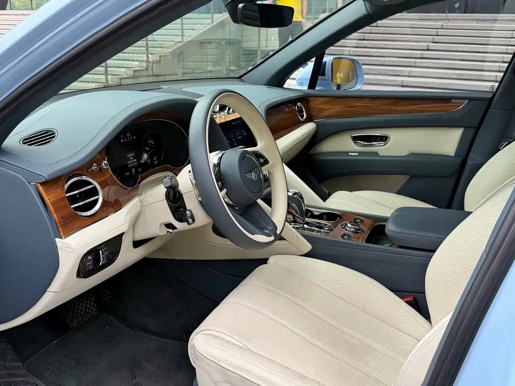 Bentley Bentayga — миниатюра 7