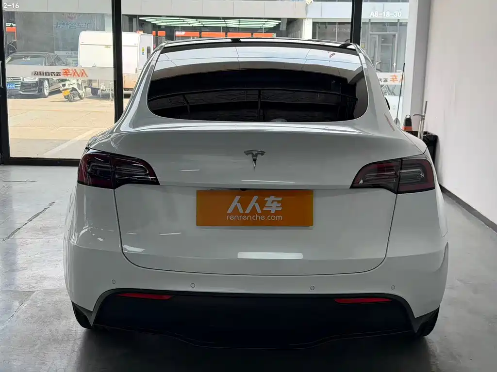 Tesla Model Y — миниатюра 17