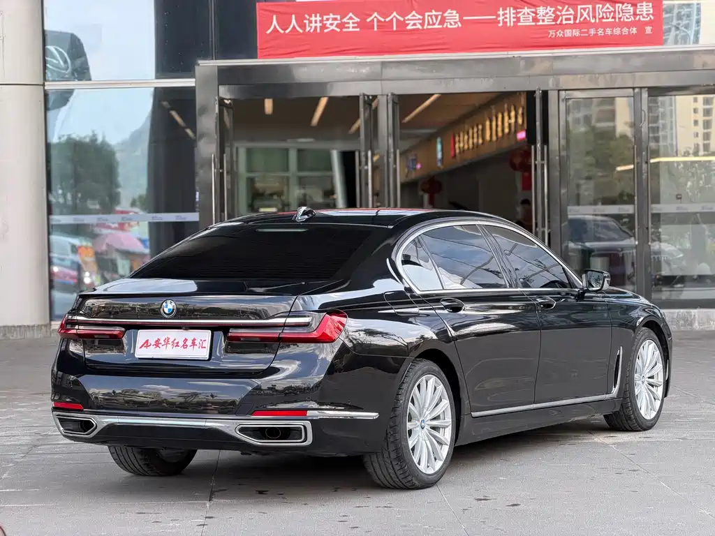 BMW 7 Series — миниатюра 5